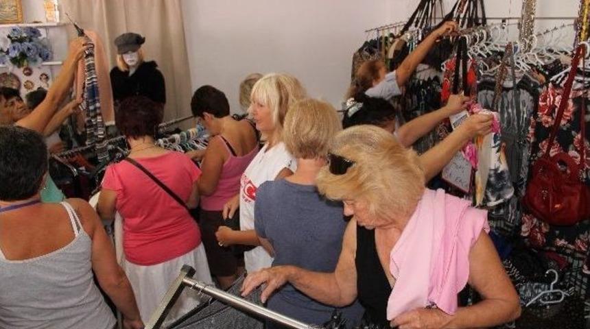 Sokak Hayvanlarının İhtiyacını Karşılamak İ&ccedil;in 2. El D&uuml;kkan A&ccedil;tılar