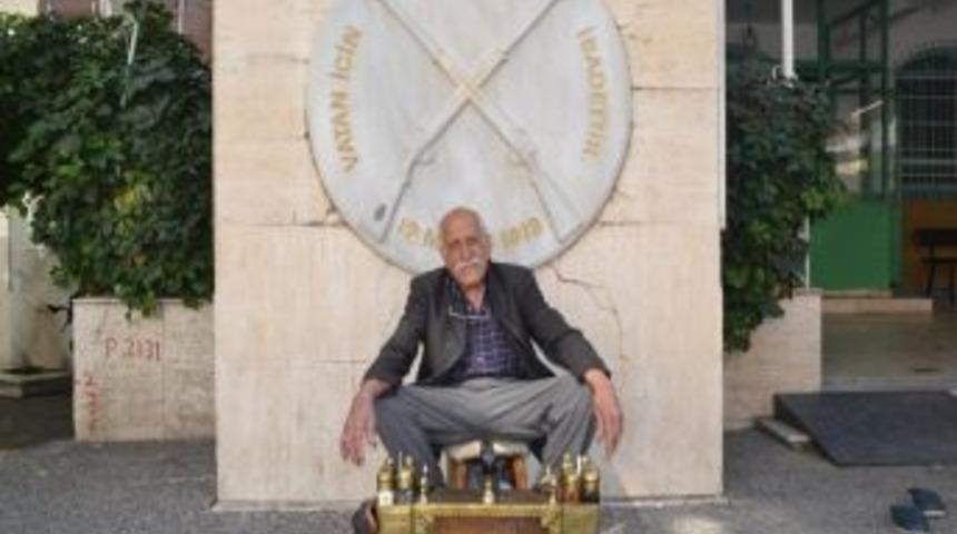 Ayakkabı Boyayarak 6 &Ccedil;ocuğunu Evlendirdi