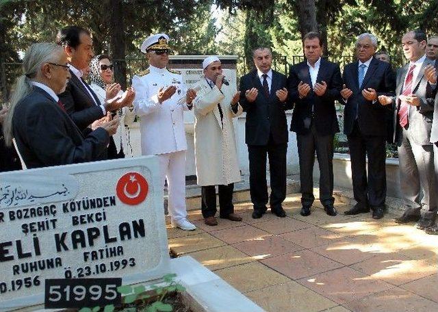 Mersin Şehitliği'nde Hüzünlü Bayramlaşma