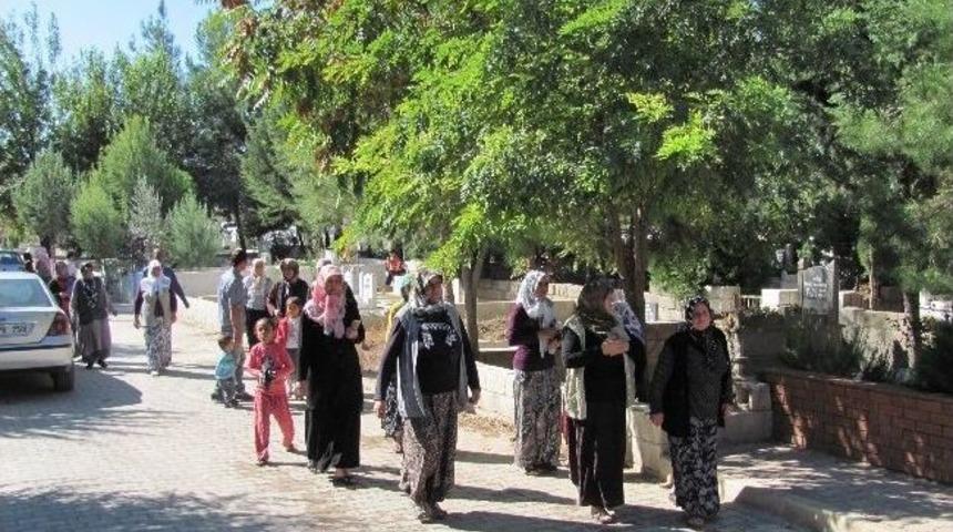 Araban&rsquo;da Arife G&uuml;n&uuml; Mezarlık Ziyareti