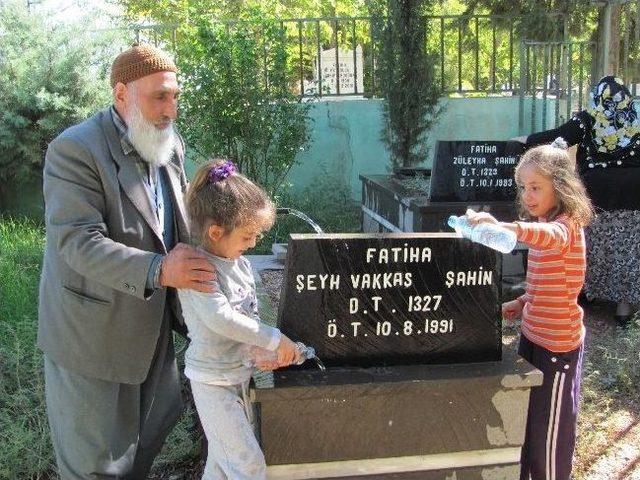 Araban&rsquo;da Arife G&uuml;n&uuml; Mezarlık Ziyareti 1