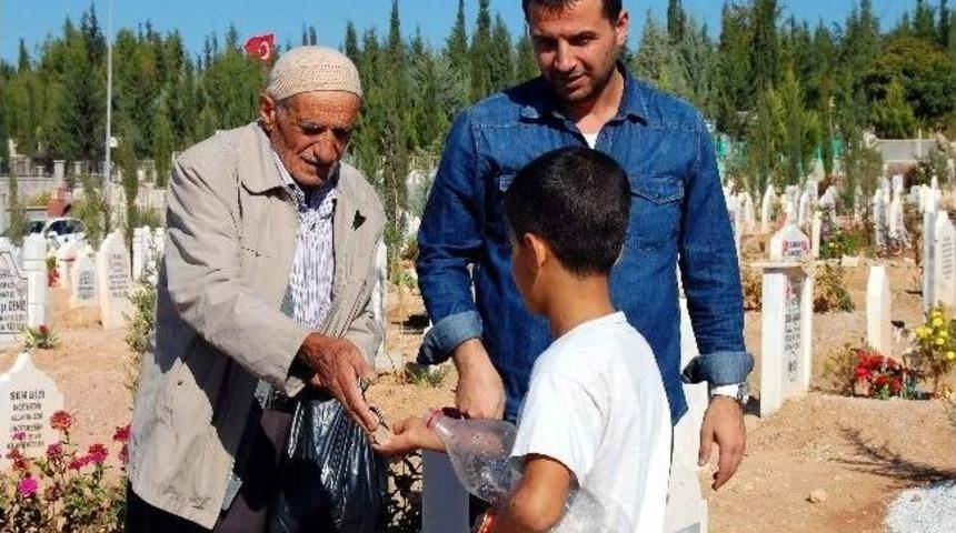 Mezarlığın &Ccedil;alışan &Ccedil;ocukları