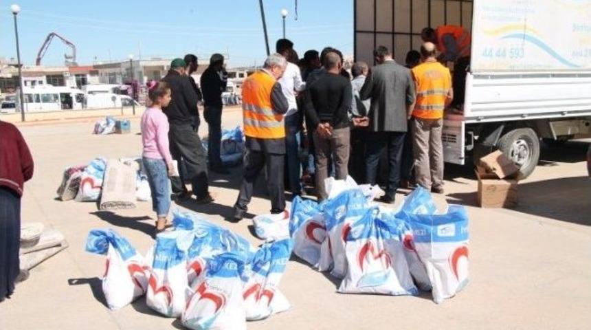 Kimse Yok Mu Derneği Halfeti&rsquo;deki Suriyelilere Bayramlık Dağıttı