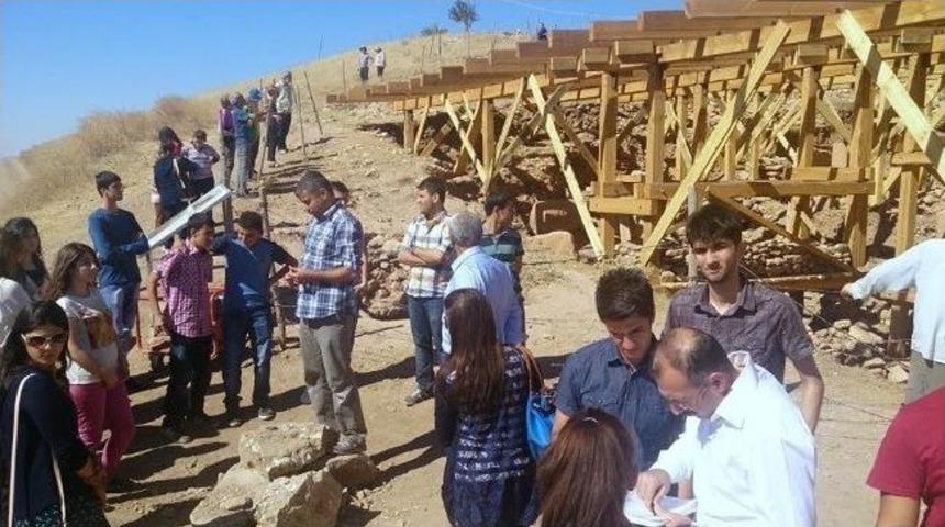 Gen&ccedil;lerle Tarihe Yolculuk