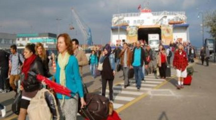 Tatilciler Yollara D&uuml;şt&uuml;