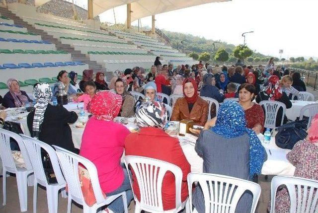 Başkan Doğan, Ak Kadınlarla Bir Araya Geldi