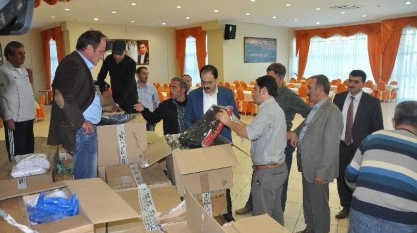 Başiskele Belediyesi&rsquo;nden Spor Kul&uuml;plerine Malzeme Desteği