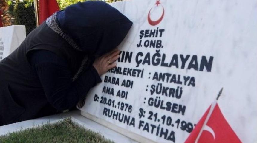 Antalya&rsquo;da Mezarlık Ziyareti