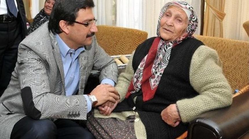 Başkan Ak&rsquo;tan Huzurevi&rsquo;ne Bayram Ziyareti