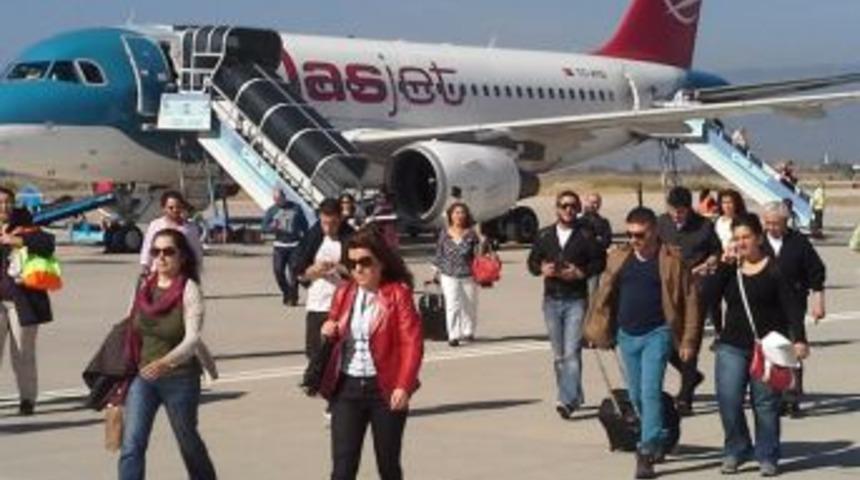 Balıkesir Kocaseyit Havaalını'nda Bayram Hareketliliği