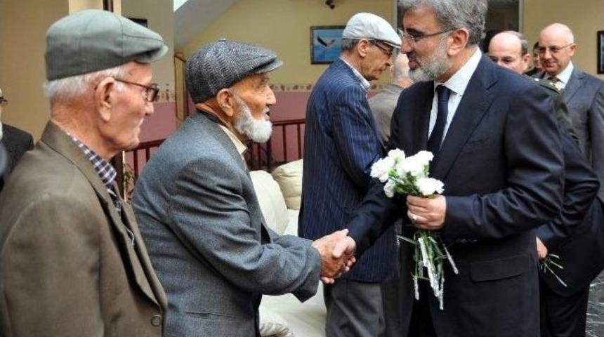 Bakan Yıldız Sim&uuml;lasyon Aracını İnceledi