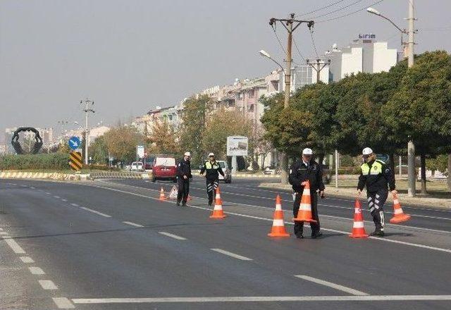 Polisten Sürücülere Bayram Şekeri