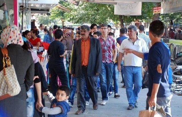 Çarşılarda Arife Günü Yoğunluğu