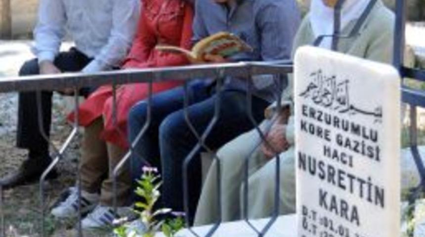 Manisa’da Arife Günü Kabristanlar Ve Şehitlikler Unutulmadı