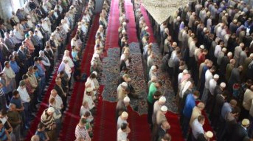 Vakfe Duası I&ccedil;in Ellerini Semaya A&ccedil;tılar