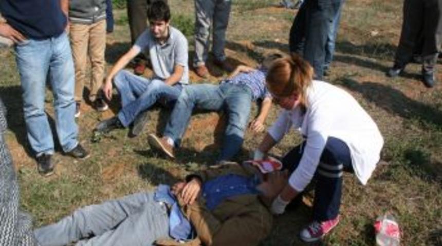 Yaralıların Yardımına Mezarlık Ziyaretine Gelenler Koştu