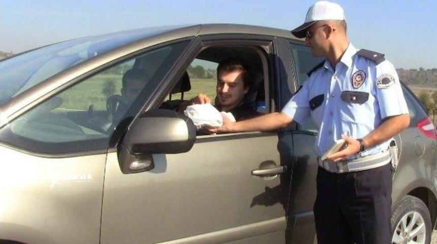 Polisten S&uuml;r&uuml;c&uuml;lere Şekerli Uyarı