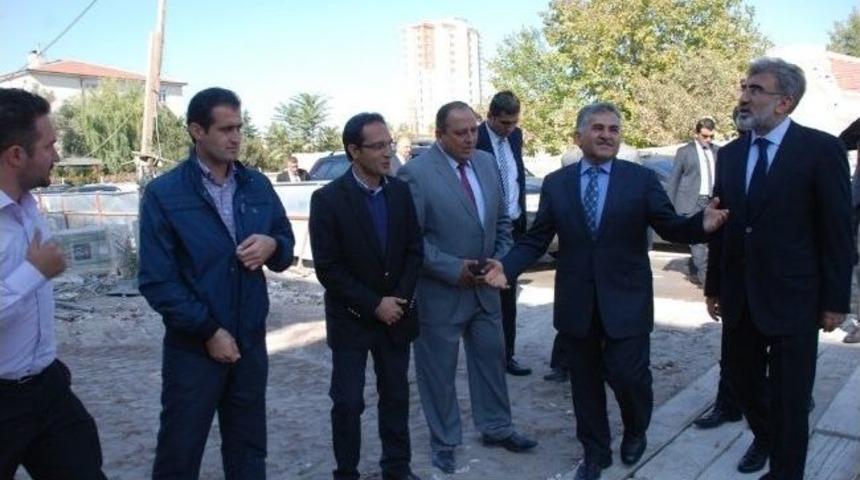 Bakan Yıldız Melikgazi Sosyal Ve Spor Tesislerini Gezdi