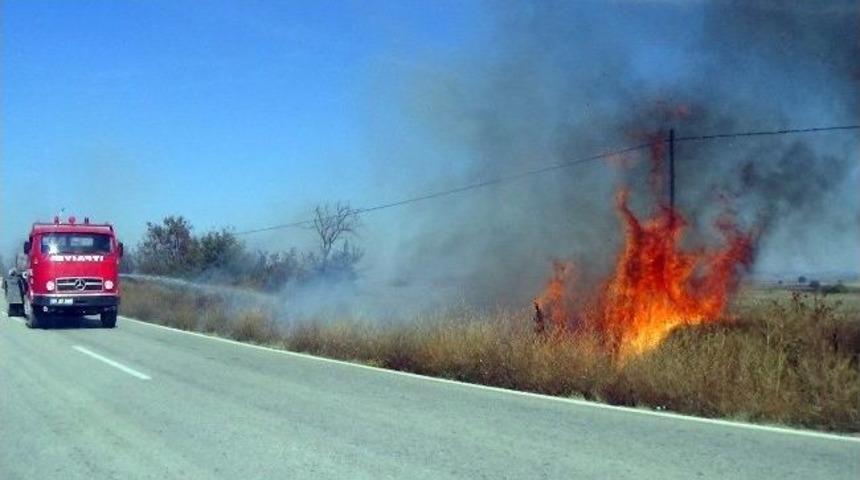 Yangın Yola Taşınca Trafik Durdu