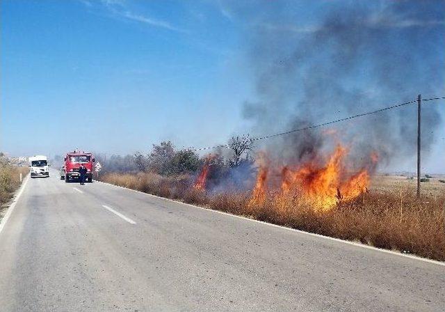 Yangın Yola Taşınca Trafik Durdu