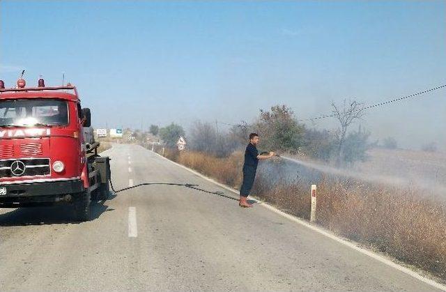 Yangın Yola Taşınca Trafik Durdu