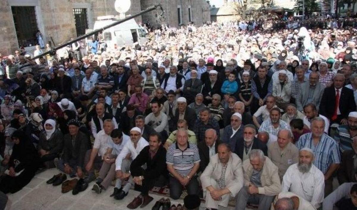 Diyanet İşleri Başkanı Arafat'tan Dua Etti, Bursalılar Ulucami'den "amin" Dedi