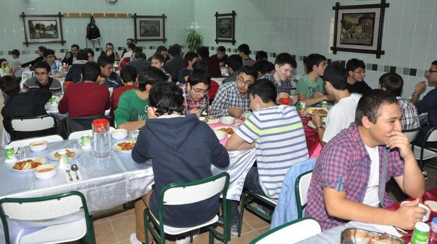 &Uuml;lk&uuml; Ulusoy'un Mezunları Pilavda Buluştu