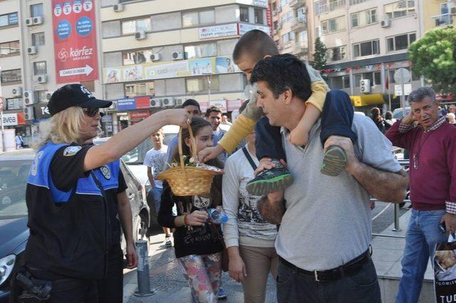 Bayramlaşma Timleri Sokak Sokak Dolaşıp İzmirlilerle Bayramlaştı 1