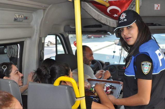 Bayramlaşma Timleri Sokak Sokak Dolaşıp İzmirlilerle Bayramlaştı 2