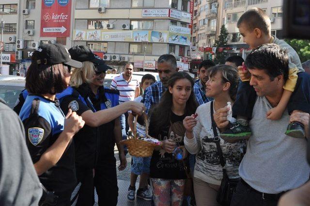 Bayramlaşma Timleri Sokak Sokak Dolaşıp İzmirlilerle Bayramlaştı 3