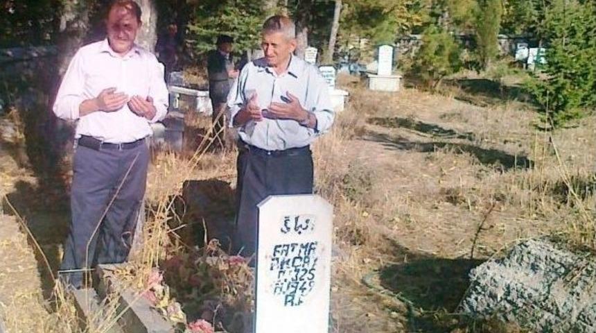 Arife G&uuml;n&uuml; Hisarcık&rsquo;ta Mezarlıklar Doldu Taştı