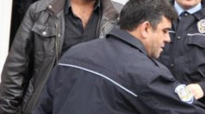 Bulundurma Ruhsatlı Silahı Taşıyınca G&ouml;zaltına Alındı