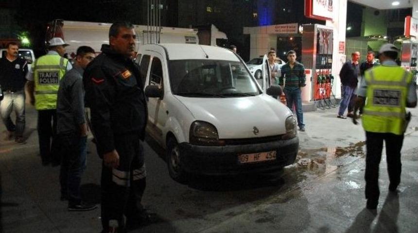 Dumanlar İ&ccedil;indeki Ara&ccedil; Benzinliğe Daldı