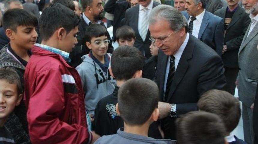 Şahin&rsquo;den &Ccedil;ocuklara Bayram Har&ccedil;lığı