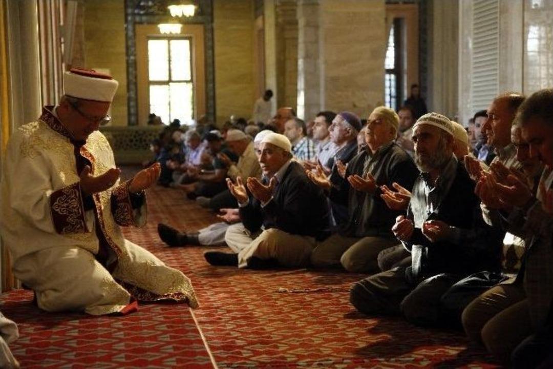 Ortadoğu&rsquo;nun En B&uuml;y&uuml;k Camisinde Bayram Namazı