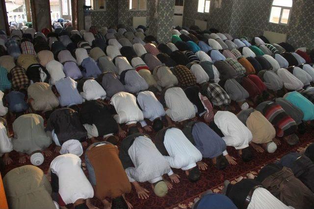 Şırnaklılar, Bayram Namazında İslam Kardeşliği I&ccedil;in Dua Etti 1