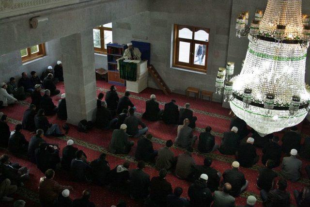 Kars&rsquo;ta Kurban Bayramı Namazı Coşkuyla Eda Edildi 1