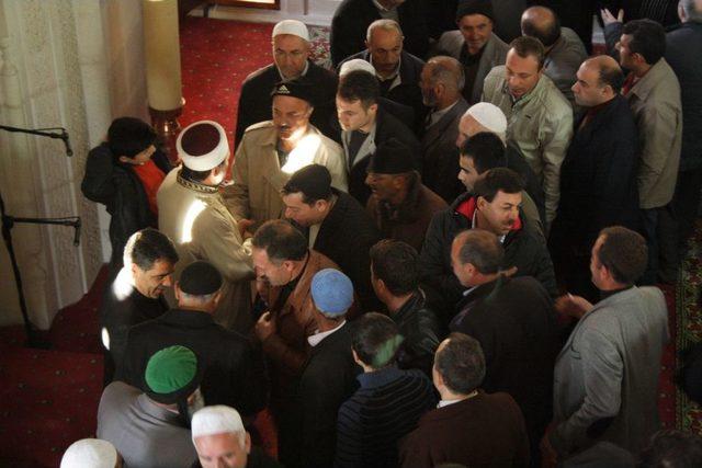 Kars&rsquo;ta Kurban Bayramı Namazı Coşkuyla Eda Edildi 2