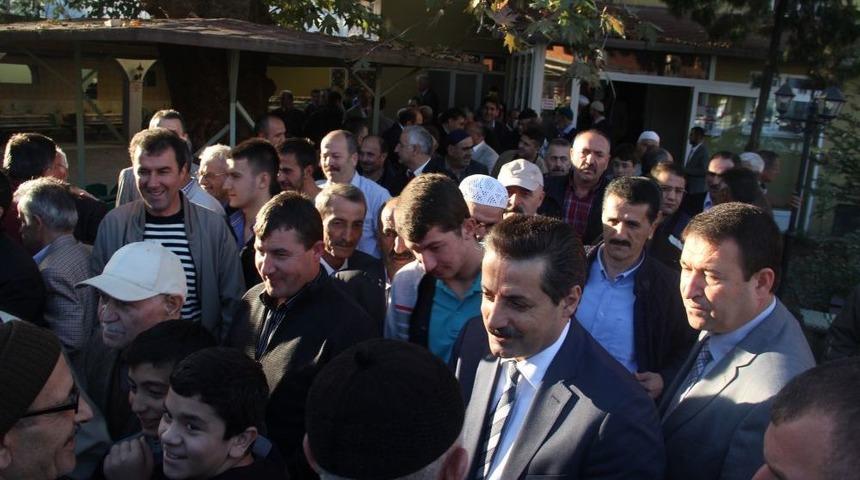 Bakan &Ccedil;elik, Dualarla Kurbanını Kesti