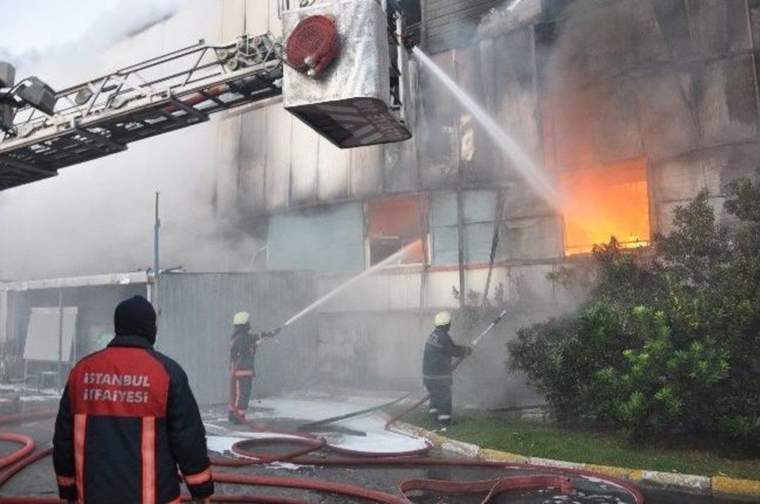 Esenyurt&rsquo;ta Korkutan Fabrika Yangını