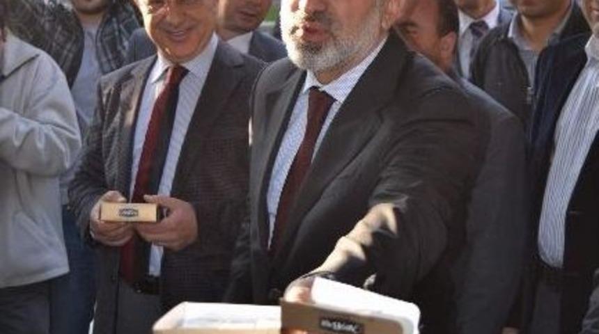 Bakan Yıldız Bayram Namazını Hunat Camii&rsquo;nde Kıldı