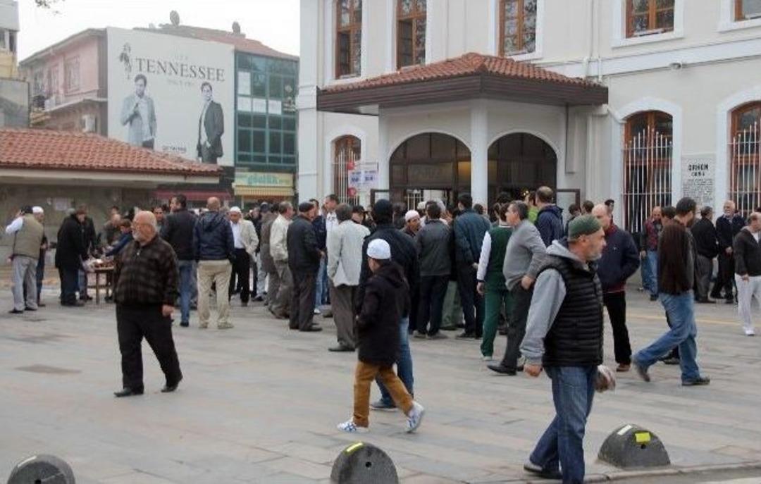 Bayram Namazında Camiler Doldu