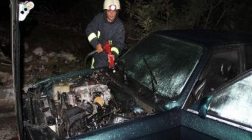 Arıza Yapan Otomobilde Yangın &Ccedil;ıktı