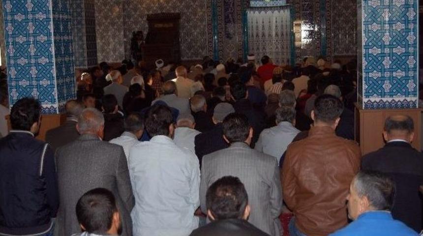 Bayram Namazında Camiler Dolup Taştı