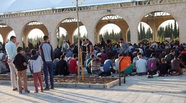 Bayram Namazında Camiler Dolup Taştı 1