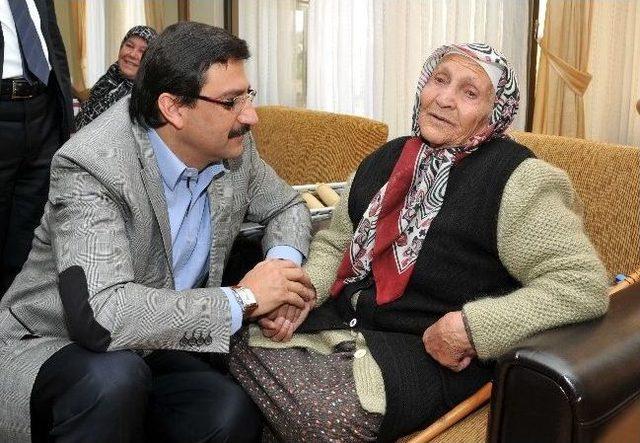 Başkan Ak&rsquo;tan Huzurevine Bayram Ziyareti 1