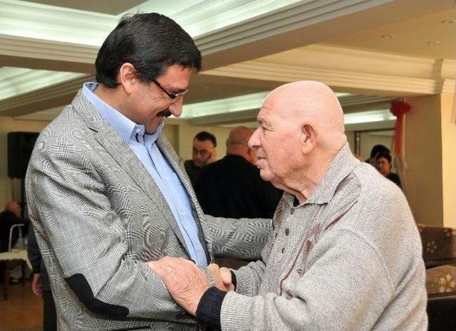 Başkan Ak&rsquo;tan Huzurevine Bayram Ziyareti 2