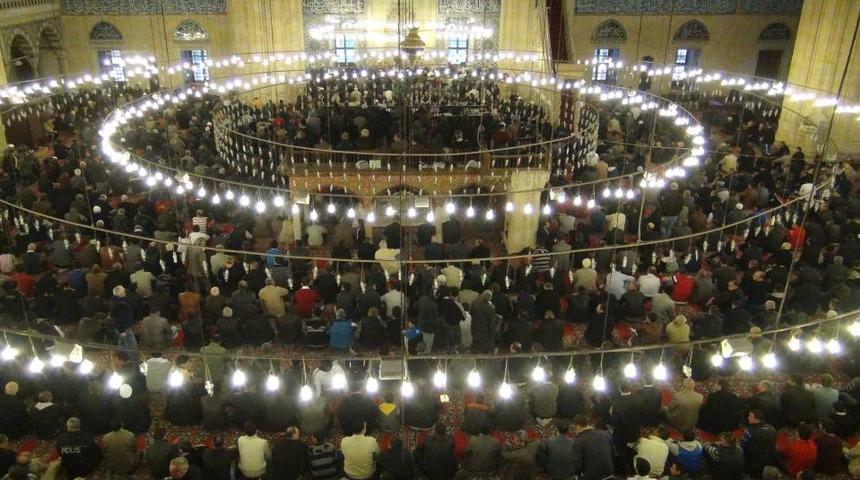 Edirne Selimiye Camii'nde Binlerce Kişi Bayram Namazı Kıldı