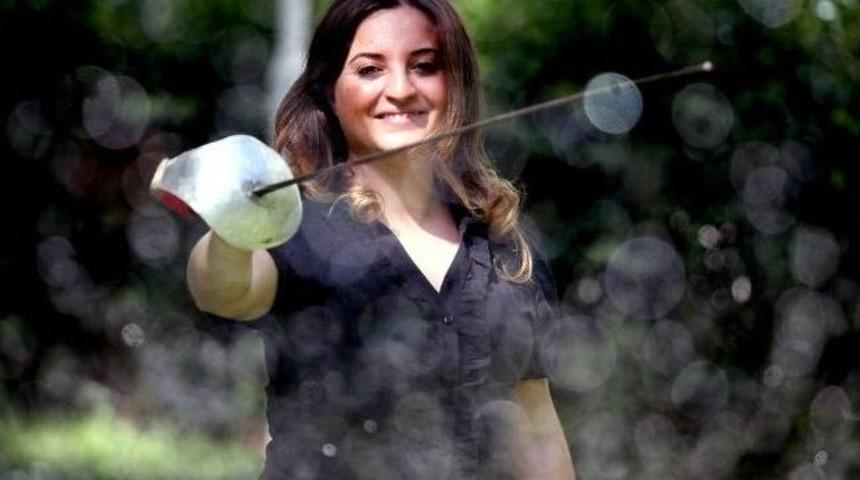 Eskrım Mıllı Takımı&rsquo;na Izmırlı Antren&ouml;r