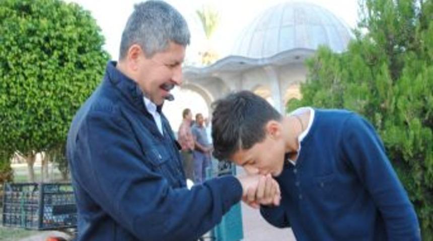 Manavgat M&uuml;ft&uuml;s&uuml; Yaşar: Bayramlaşma Ruhunu Tatile Tercih Etmeyelim